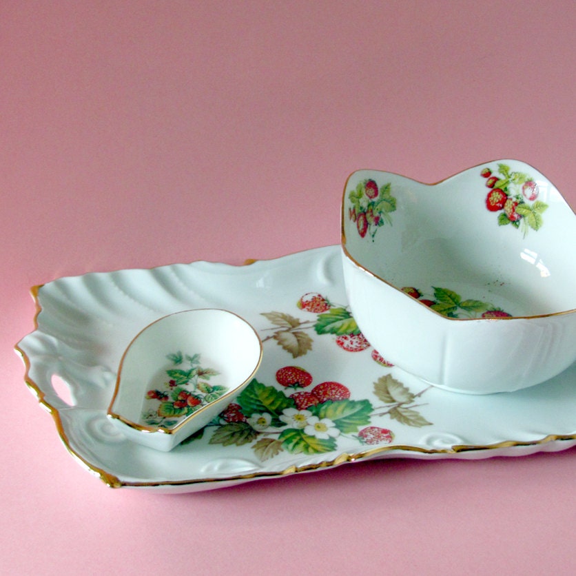 Snack set with strawberry and blossom design with genuine gold that is handpainted