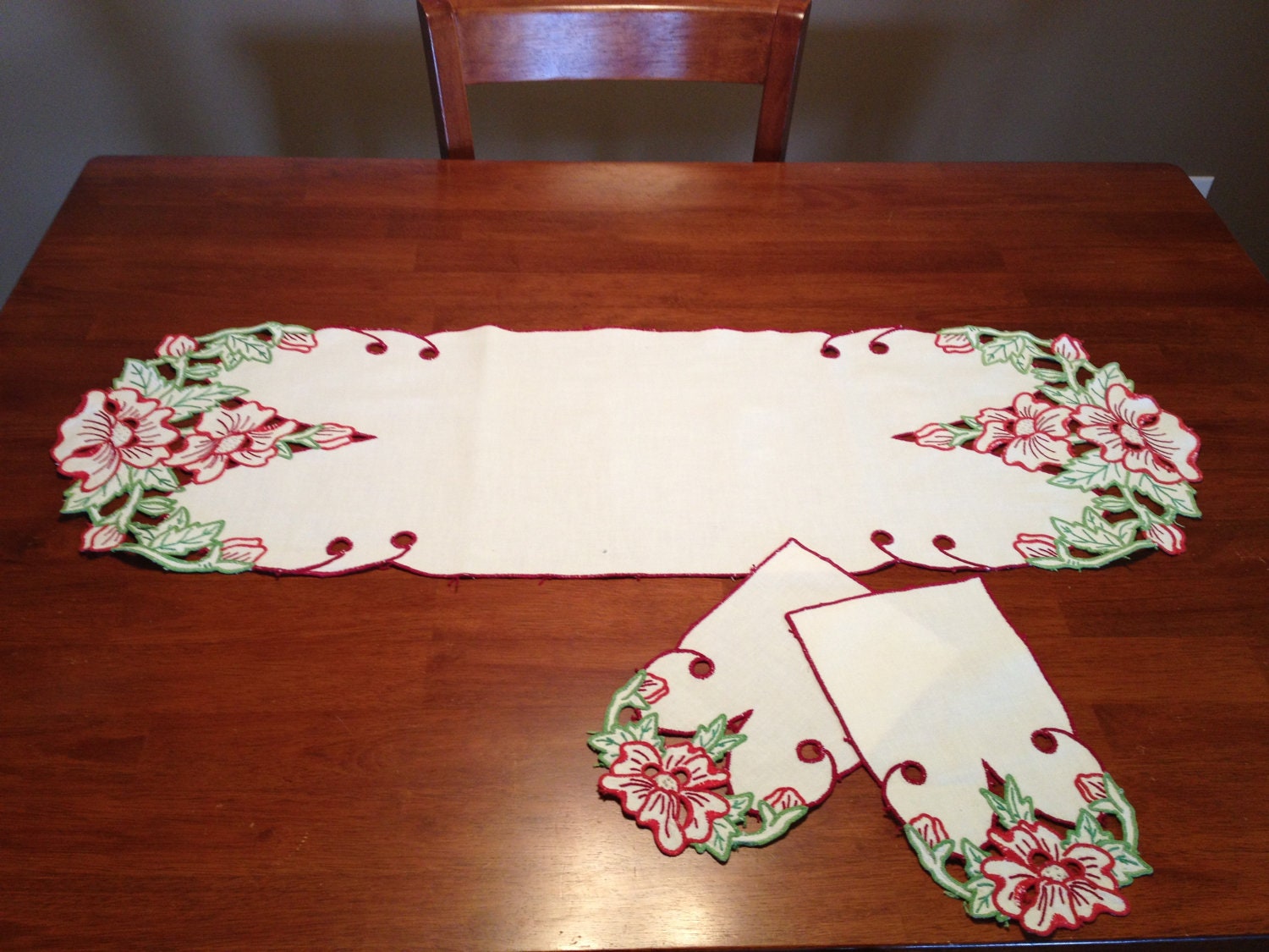Vintage Rose Cutwork Linen Dresser Set (3 pieces)