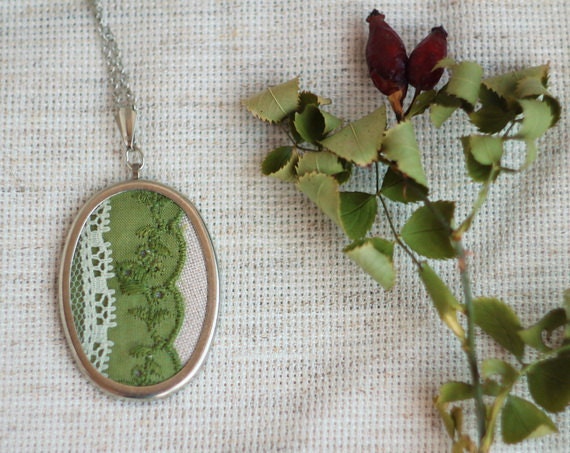 Textile necklace with green lace in vintage style - gift for her