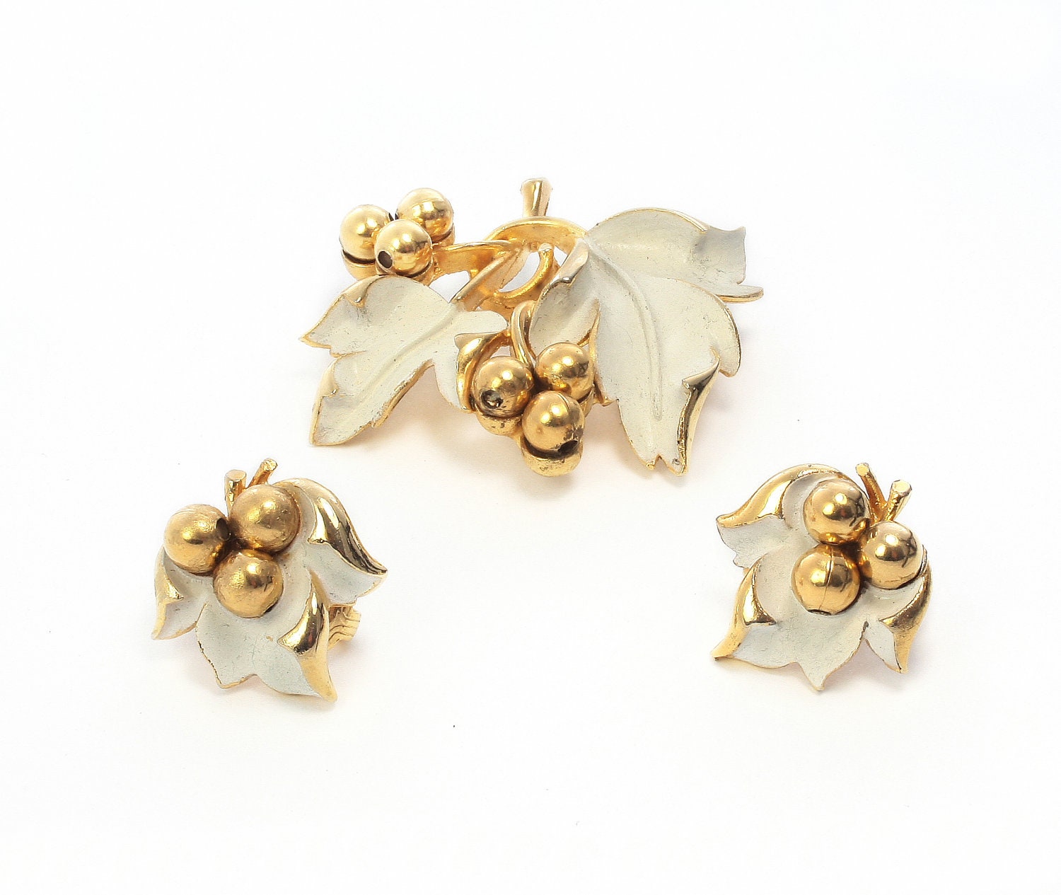 Sarah Coventry brooch and clip on earrings set.  Goldtone painted with winter white.  A lovely gift or collectible.  Free shipping
