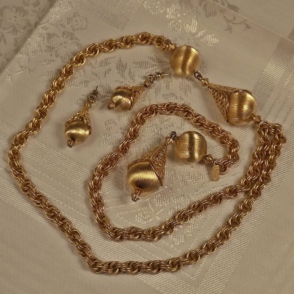 Vintage Necklace Earrings Chunky Monet Gold Tone Sautoir
