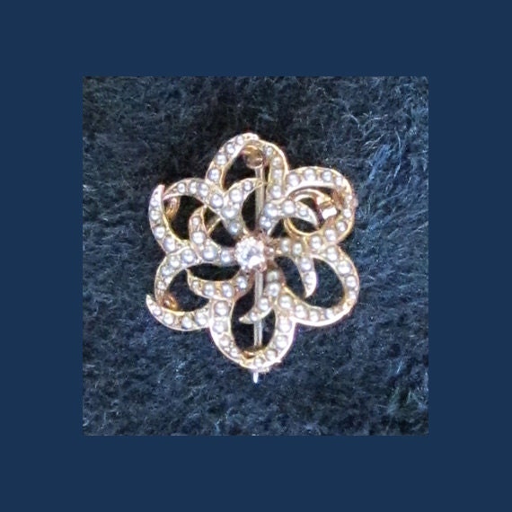 Natural Pearls set in gold Brooch/Necklace, circa 1900's