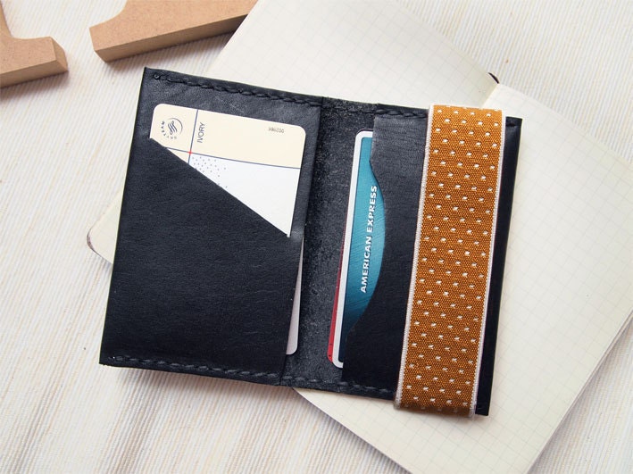 Personalized Card Holder with Elastic Band - Leather - Black - Hand Stitched