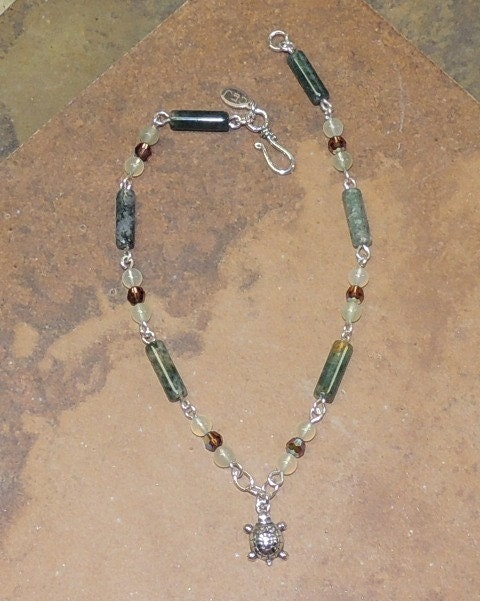 Gemstone & Silver Turtle Charm Anket