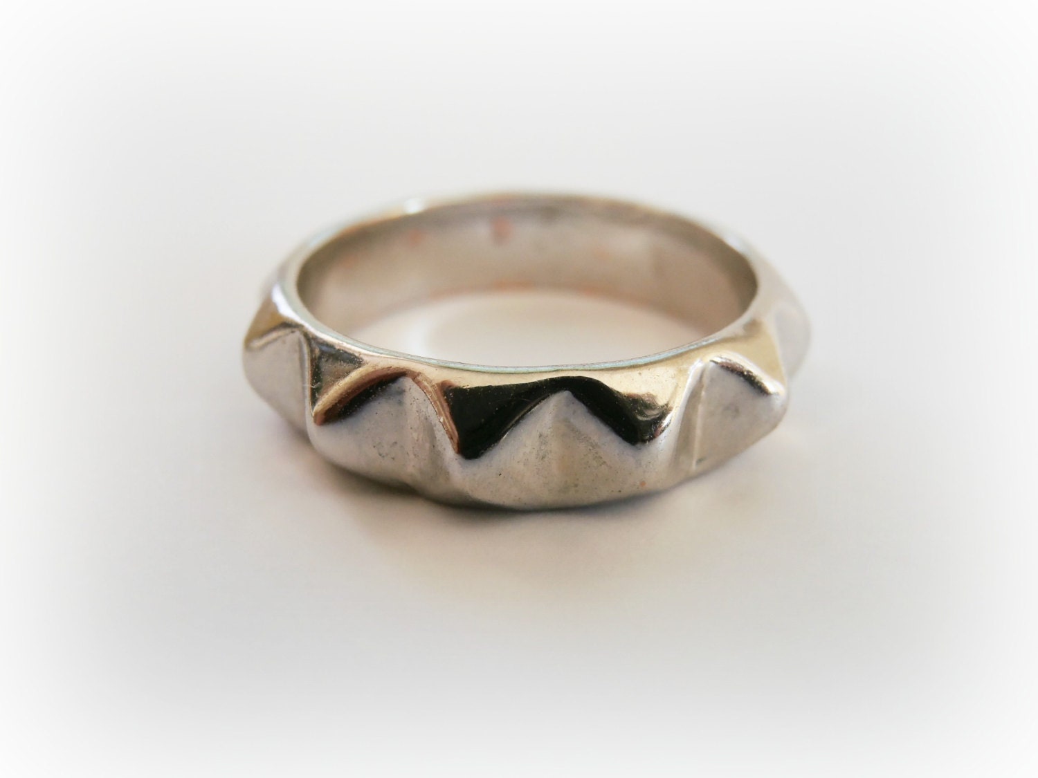 Punk spike ring sterling silver - pyramid in a row unisex ring