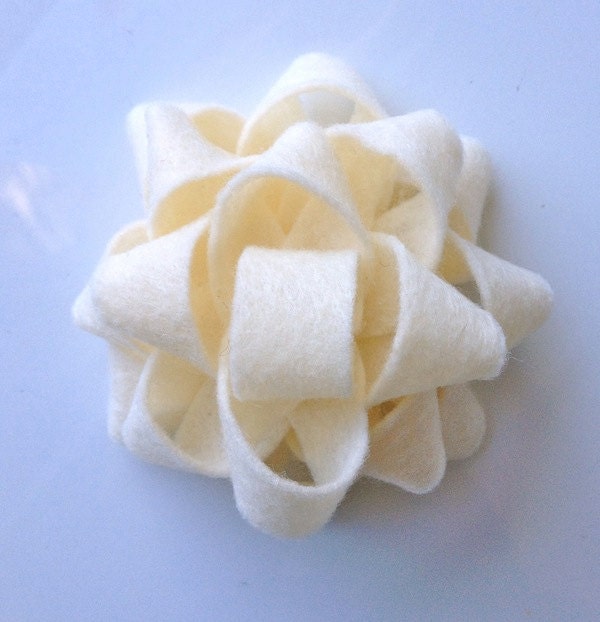 Birthday Bow Hair Clip in Creamy Ivory
