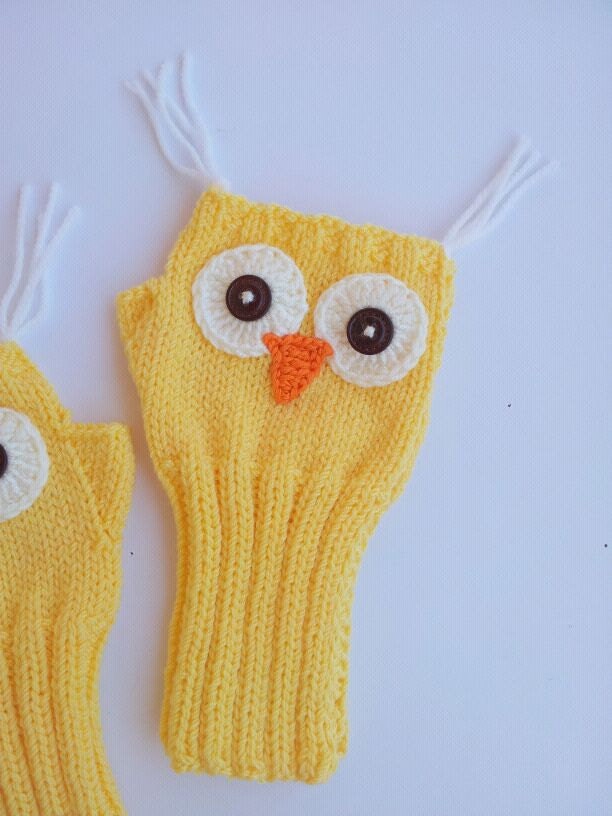 Owl Hand Knit / Fingerless Gloves in Yellow  / Boys And Girls / Winter Fashion 2012- 2013 / Size M - S / FRONT PAGE