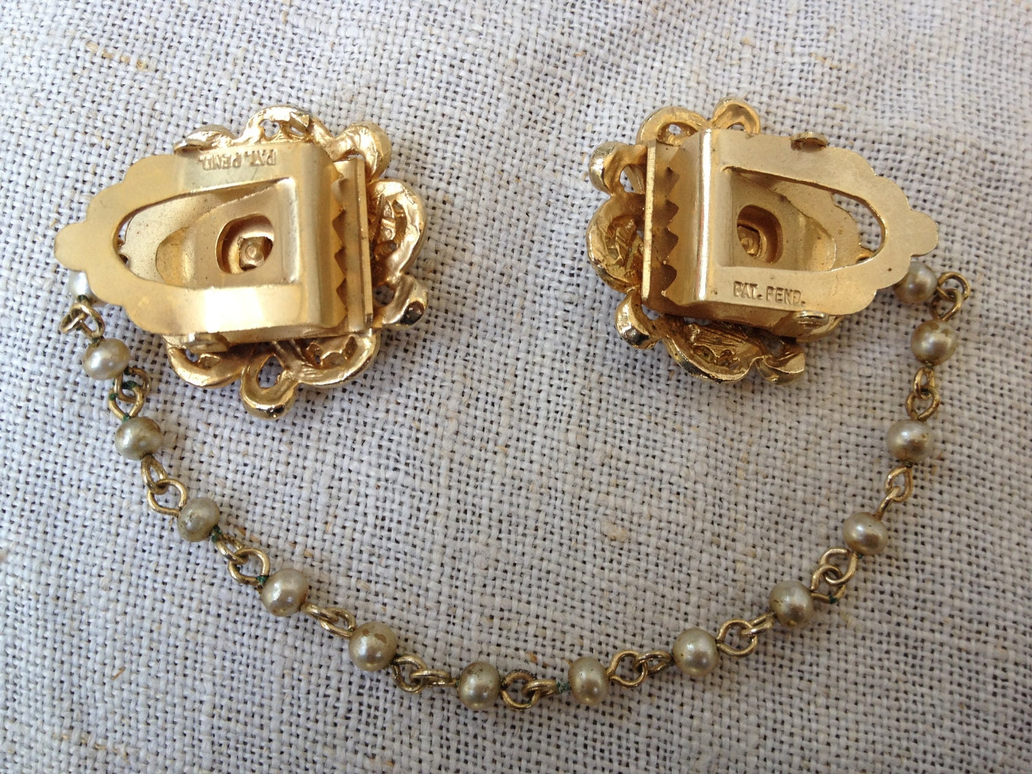 Vintage 1940s rhinestone and pearl sweater clip