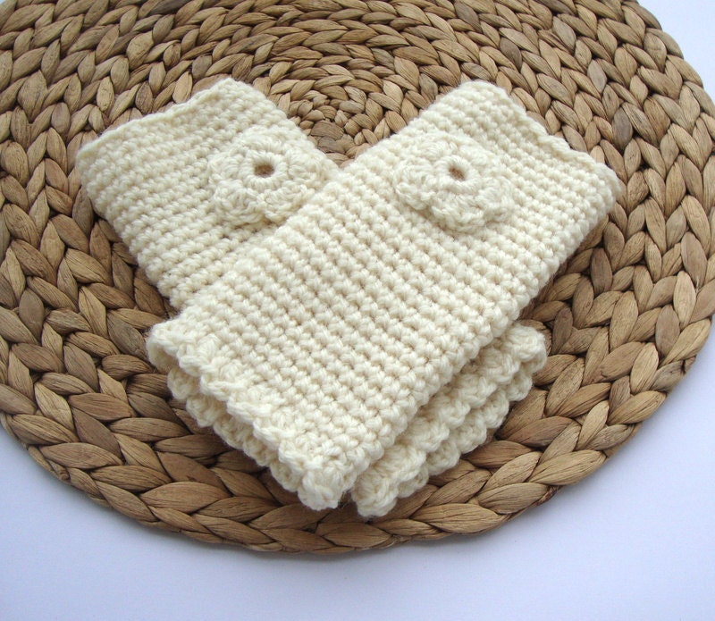 Off white fingerless gloves, cream, ivory, knitted mittens, wedding mittens, fingerless gloves with flowers