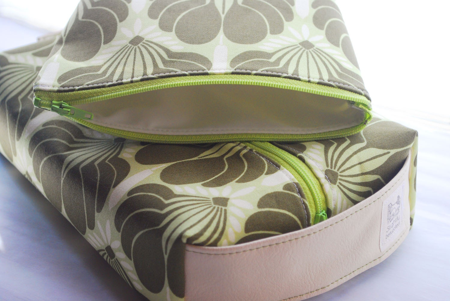 Set of cosmetic bags in Amy Butler lotus fabric