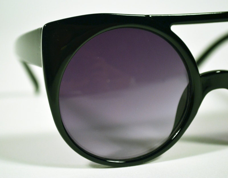 Vintage 80s Black Cat Eye Round Sunglasses