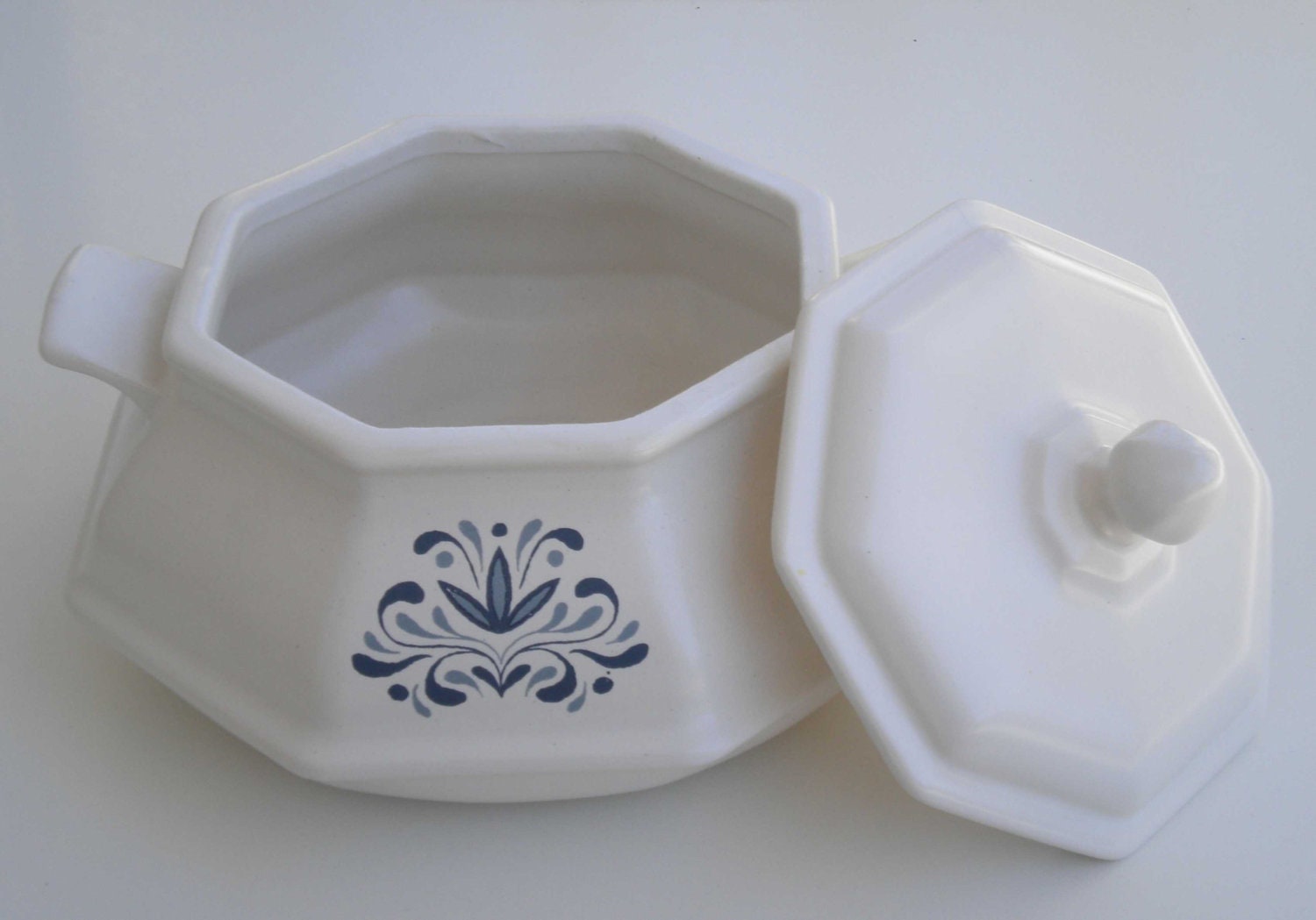 Vintage White Stoneware Serving Bowl Soup Tureen Casserole Dish