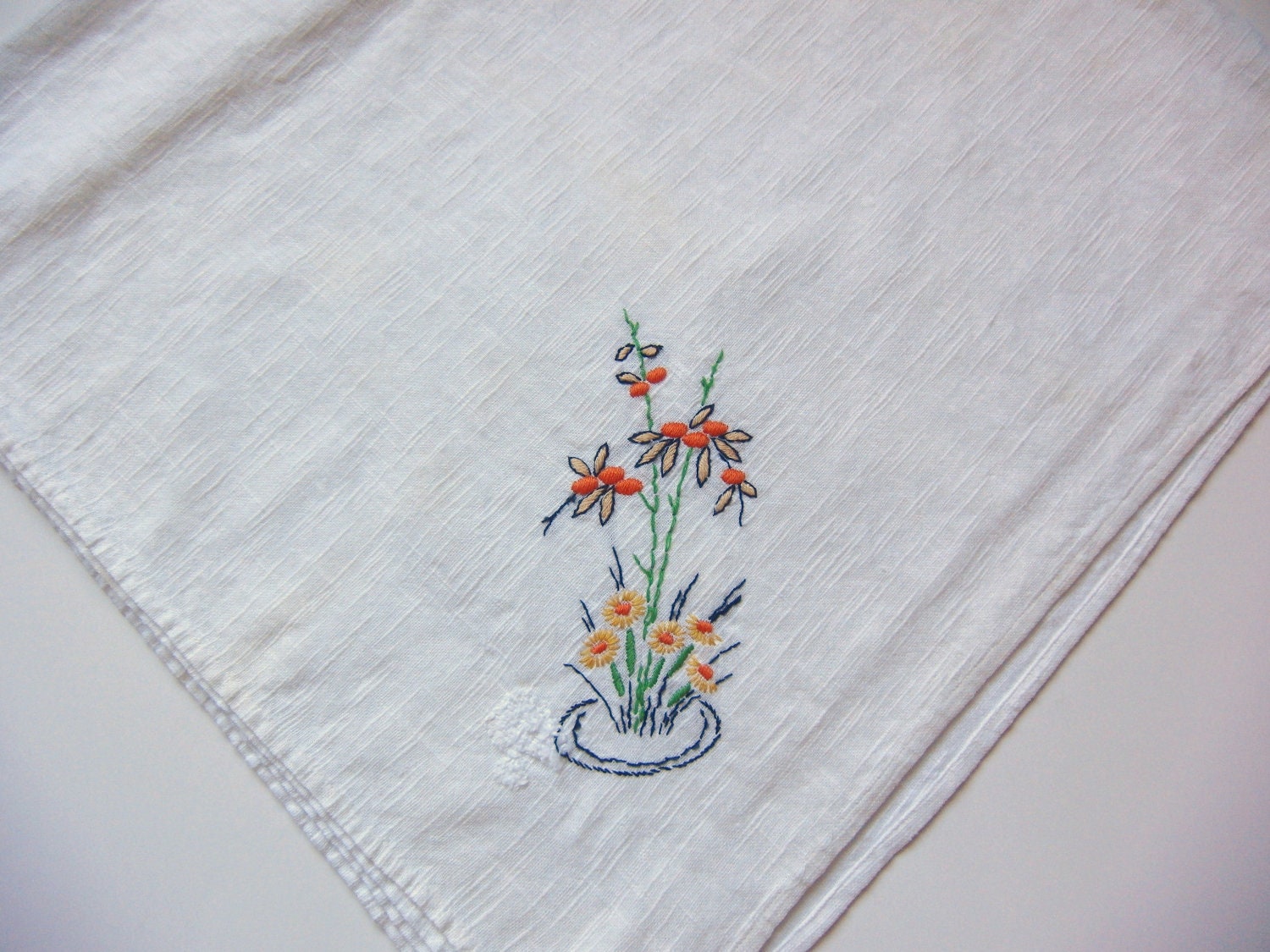 Vintage Linen Embroidered Tablecloth - Dining - Picnic - 32x32