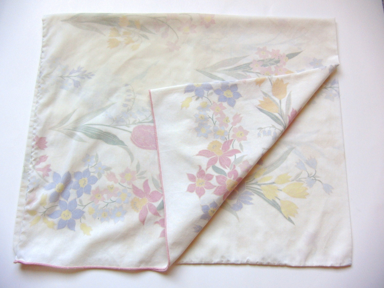 Vintage Queen Flat Sheet and Matching Pillowcase Set