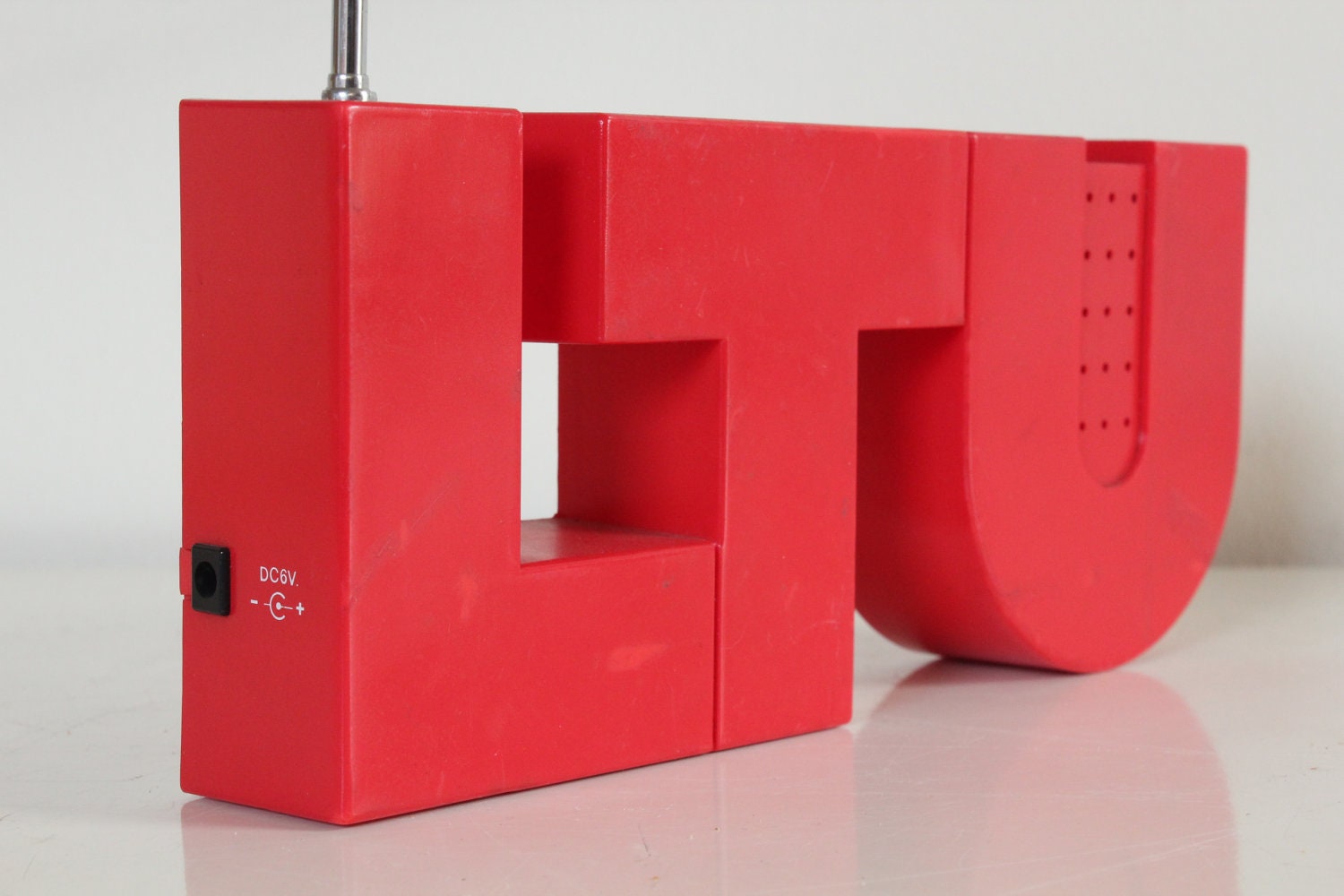 Plastic Vintage Bright Red LTU FM/AM Radio Pop Design 1970's
