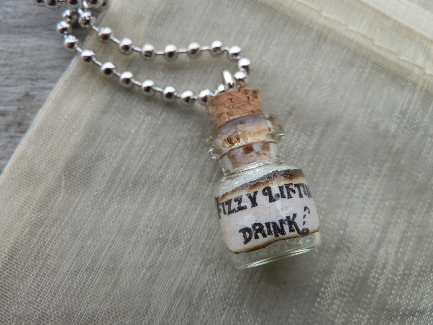 Willy Wonka Charlie And The Chocolate Factory Fizzy Lifting Drink Necklace