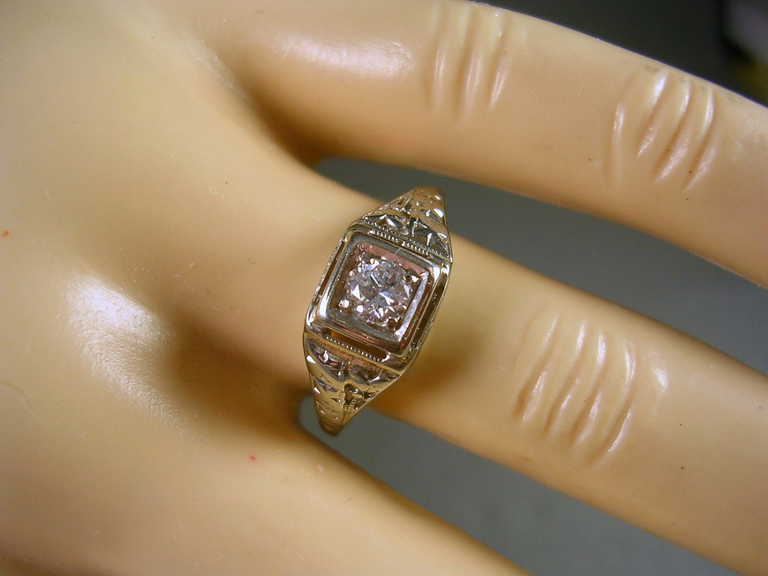 1930s Antique Filigree Ring .20 Carats Size 6.75 White Gold 18K Transitional Cut Diamond