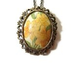 Vintage flower cabochon pendant or brooch