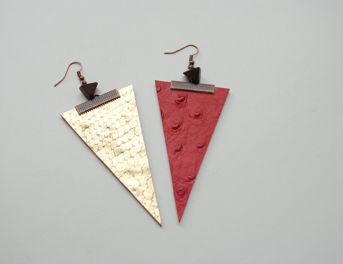 Triangle earrings, red ostrich leather, gold, copper, reversible, geometric, minimalist, wooden beads, tribal
