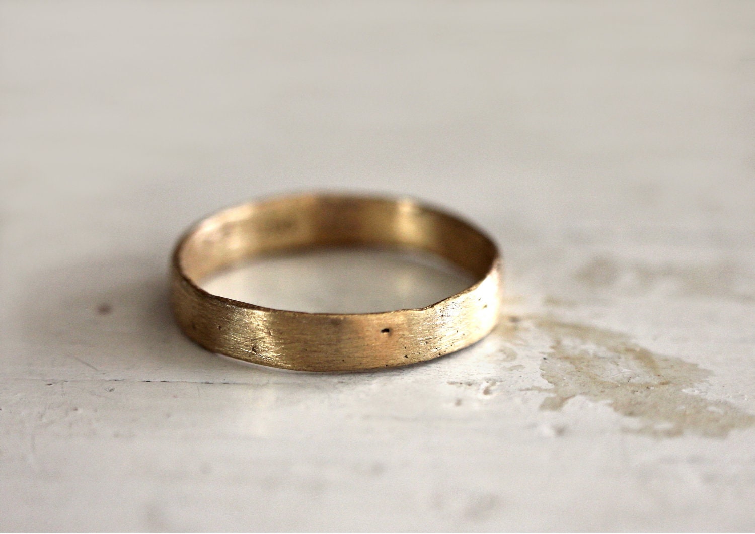 A rustic gold wedding band. 18k. Lulu