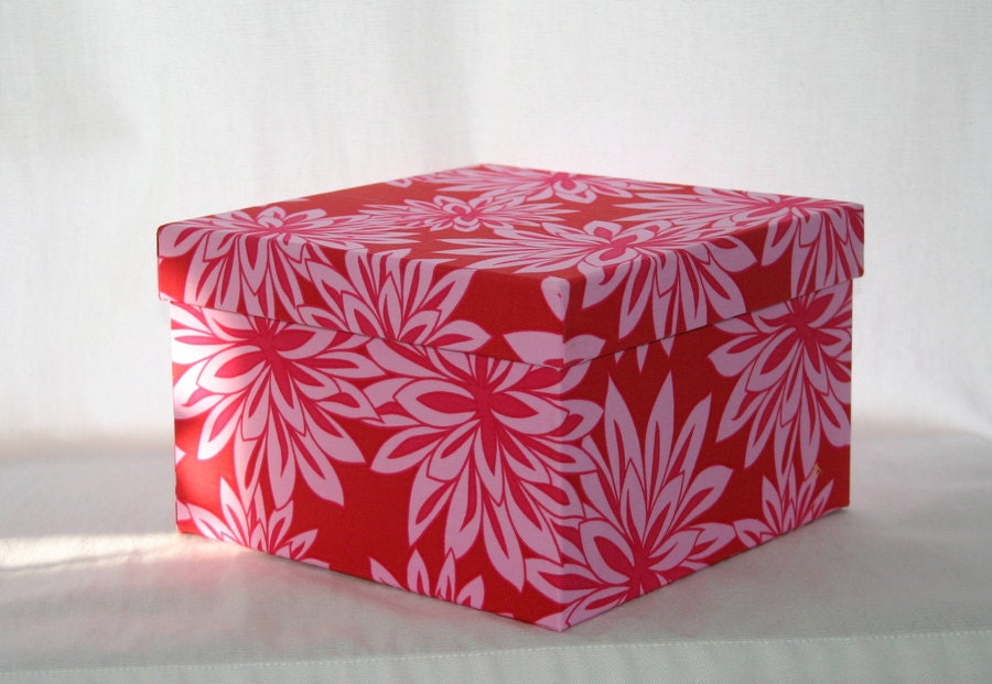 Medium square decorative box