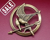 The Hunger Games Brooch, Inspired Mockingjay Brooch With Arrow in Antique Bronze, Hot Sale -- 55B102