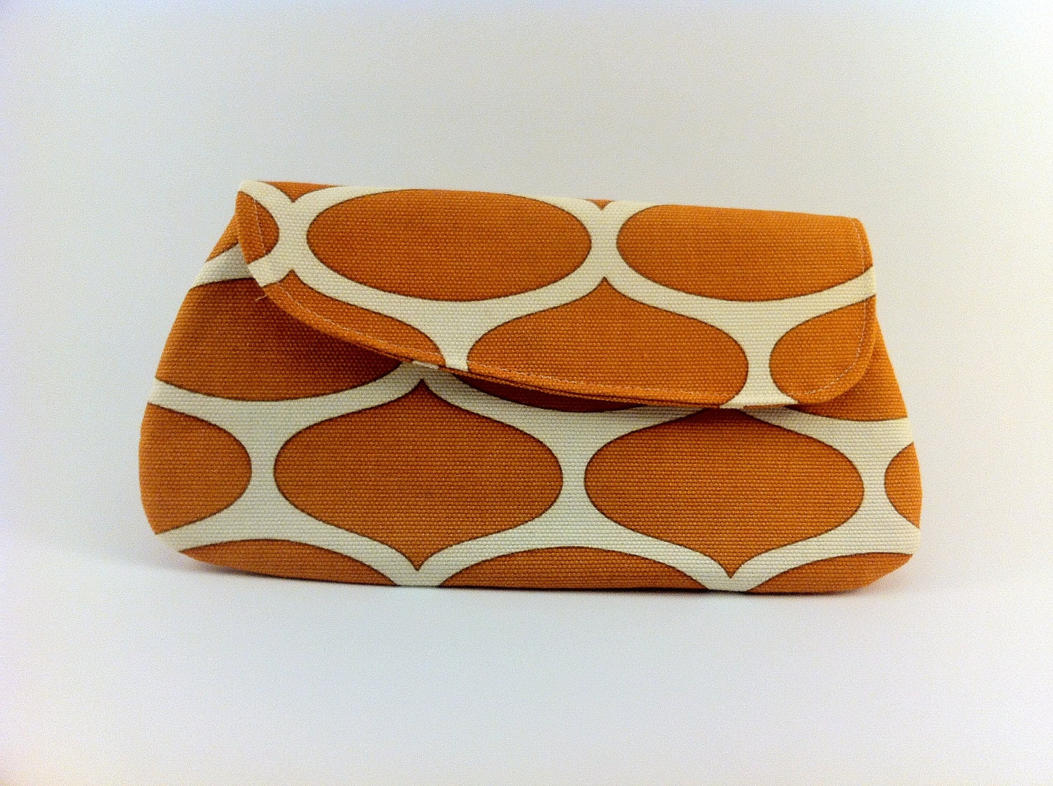 Geometric Round bottom Clutch