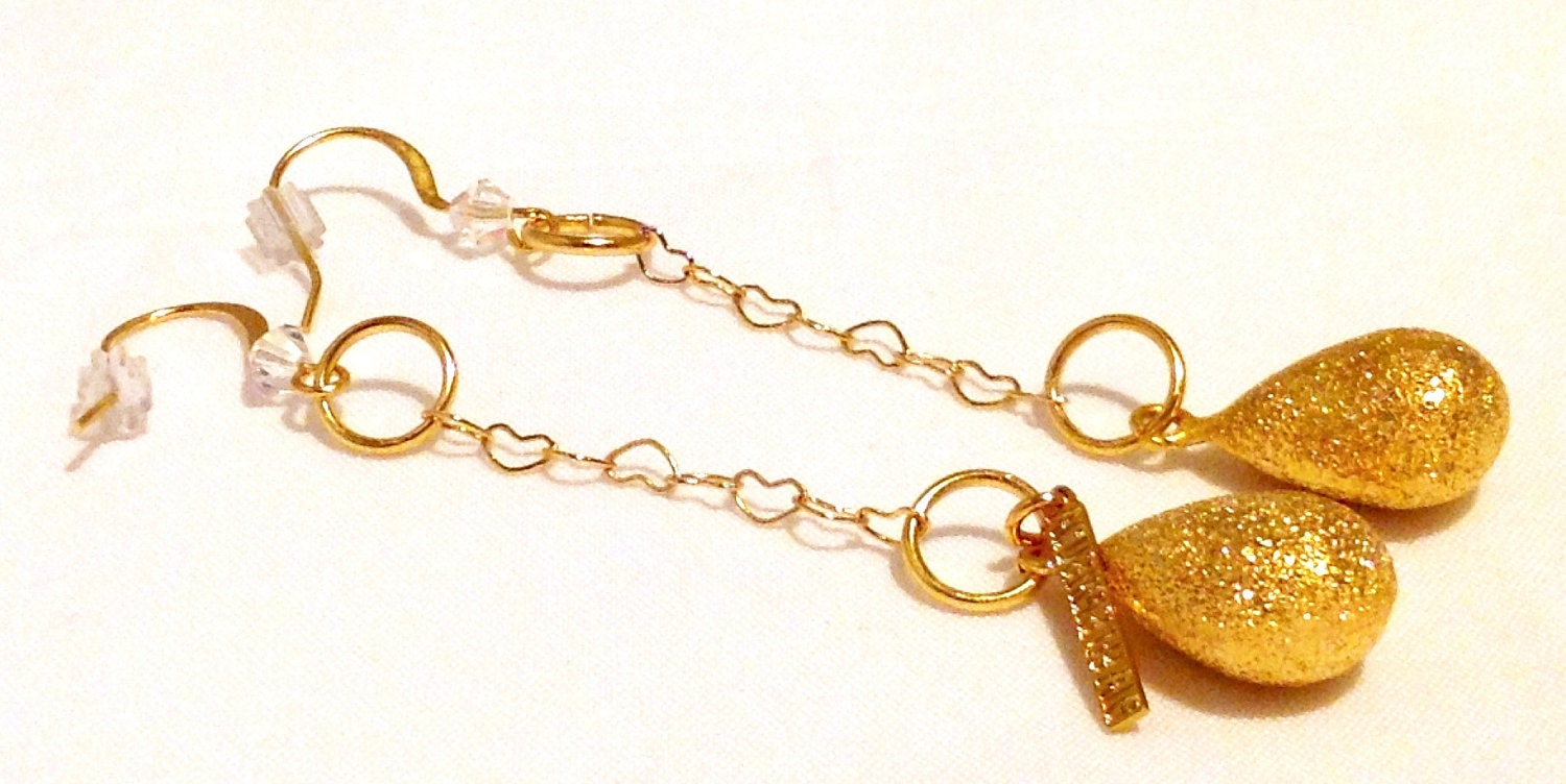 Tear drop earrings. Gold filled earrings. Heart earrings. Chain earrings. Long earrings. Acuarela.