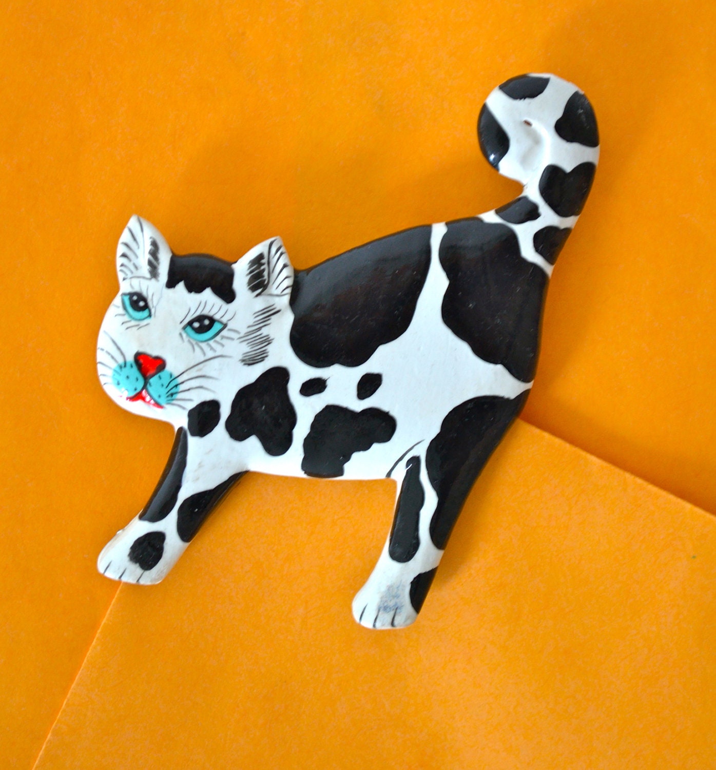Enamel CAT Brooch, Black & White Enamel, VINTAGE Animal Brooch, OOAK Gift Idea - ESTATENOW
