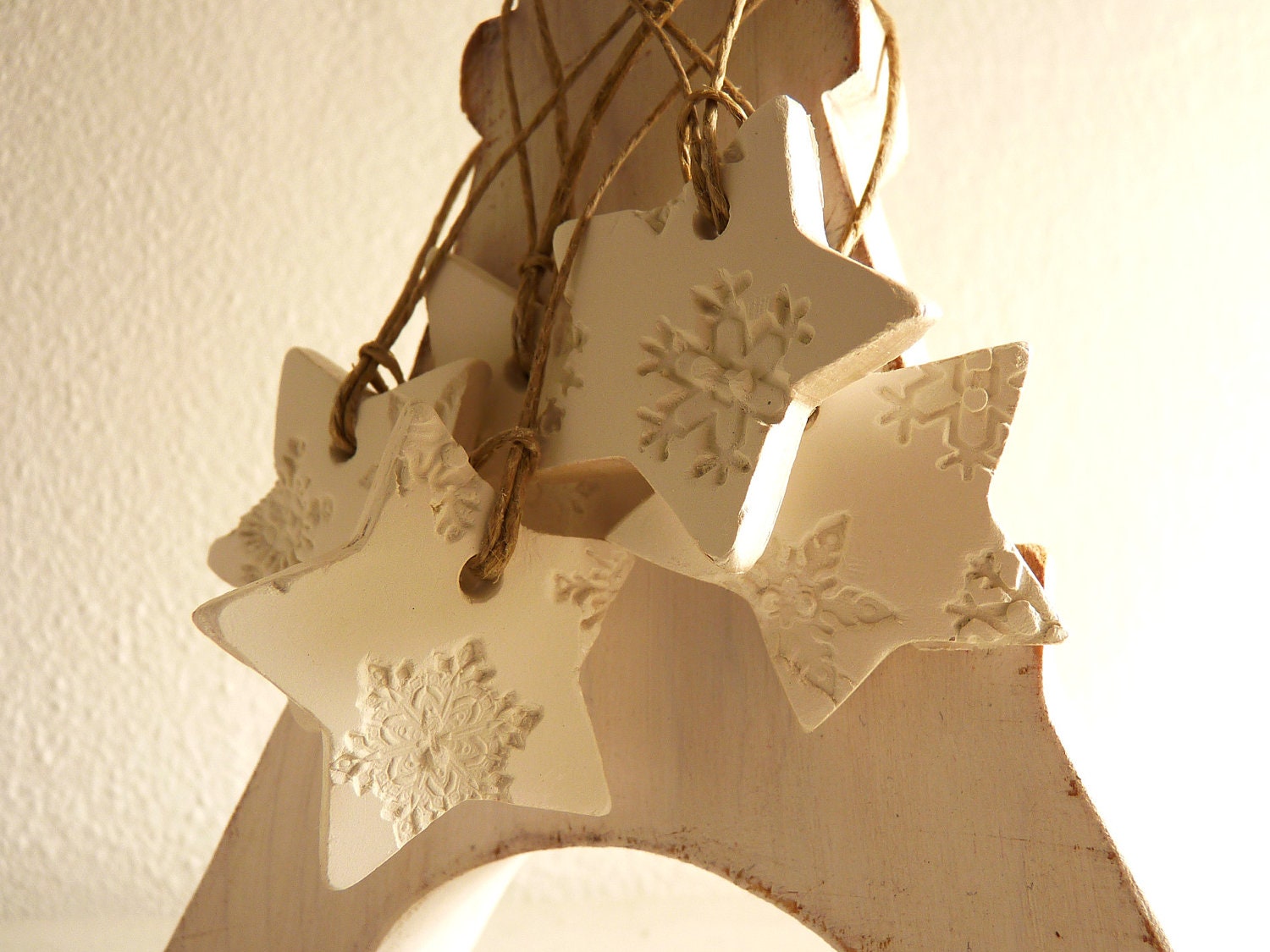 10 snowflake Christmas ornaments, white and pearl porcelain, star shaped