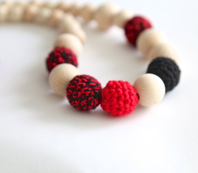 Black and red nursing necklace. Mammy and baby teething necklace. Girls crochet necklace.