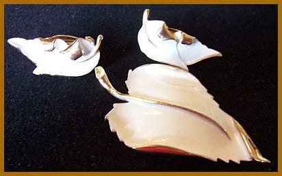 Vintage Leaf Brooch Pin & Earring Set White Enamel Gold Metal Fall Autumn Jewelry EX