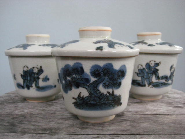 Vintage Chinese Chinoiserie Teacups with Lids Set of Three/ Blue and White China