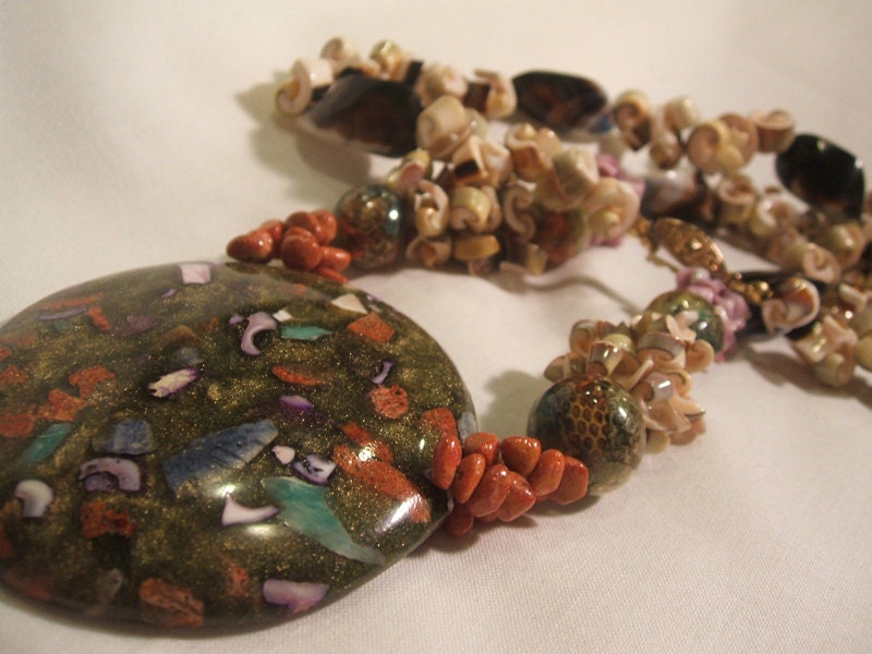Vintage Chunky Shell Statement Necklace