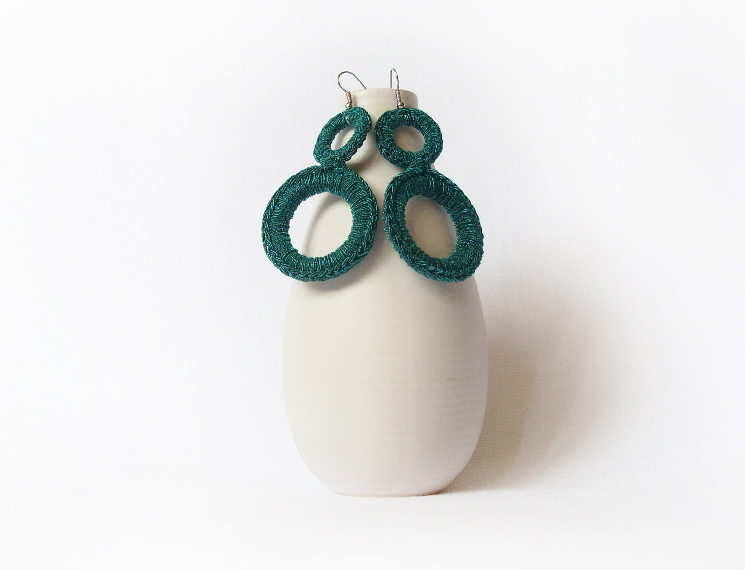 Emerald hoop earrings crochet / Dangle circle earrings fashion jewelry / Lightweight green earrings / Spring color trend jewelry