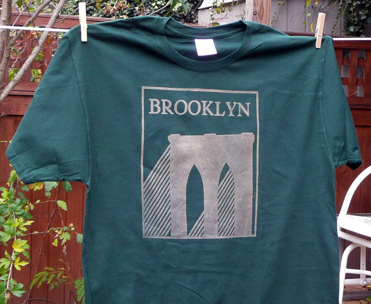 Brooklyn Bridge Tshirt Hunter Green Men's Cut Size Large and Medium