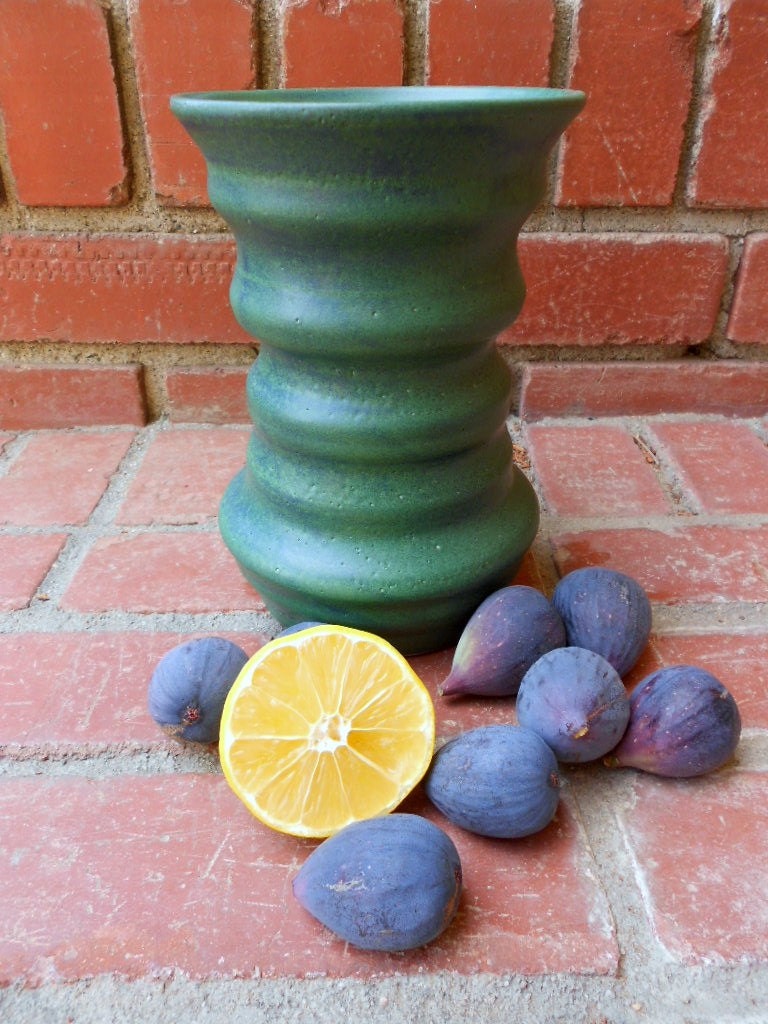 Green Matte Curvy Vase