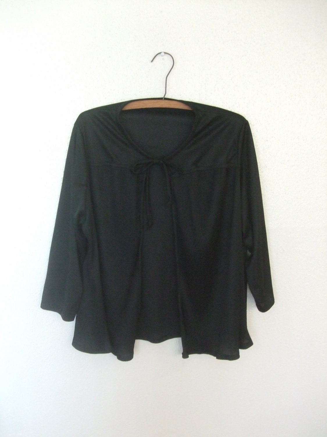 10 Dollar Sale. Vintage black long sleeved accordian pleat tie jacket cover 70s one size