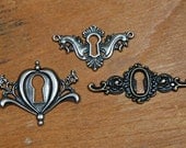 Decorative Vintage Style Metal Key Holes / Tim Holtz Idea-ology Craft Supplies / Set of 6