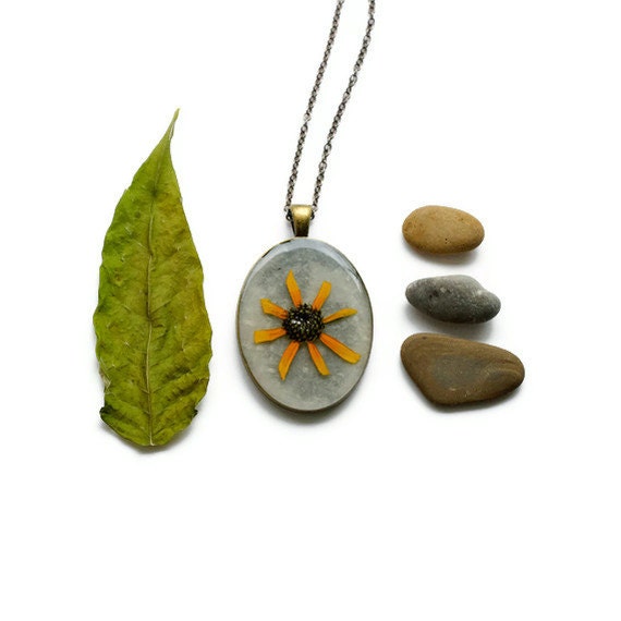 handmade pressed flower necklace in resin natural botanical wildflower black eyed susan golden sunshine yellow spring summer garden pendant