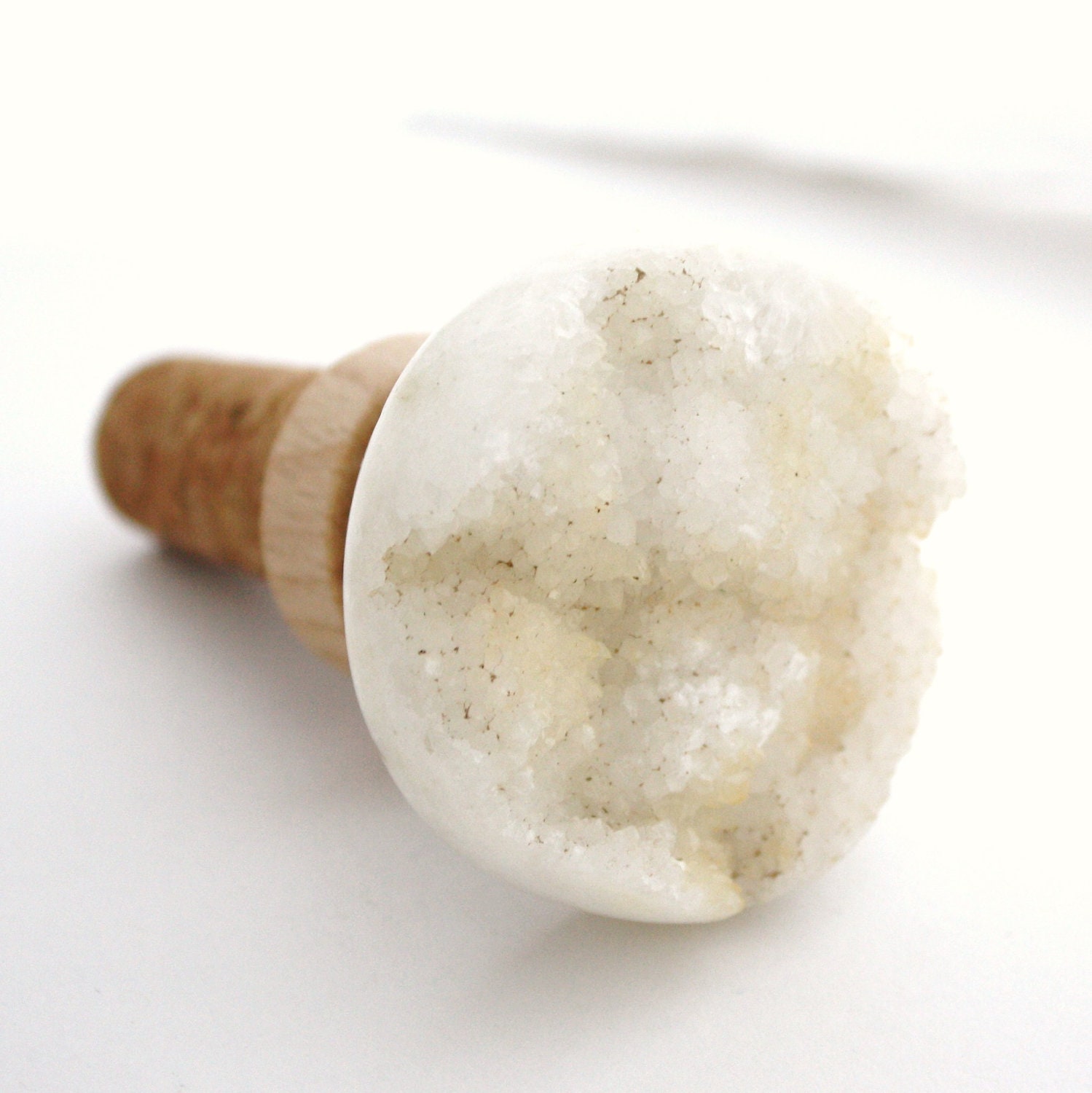 Druzy Wine Stopper- White drusy crystal and natural cork.  A unique host or hostess gift. Special Edition.