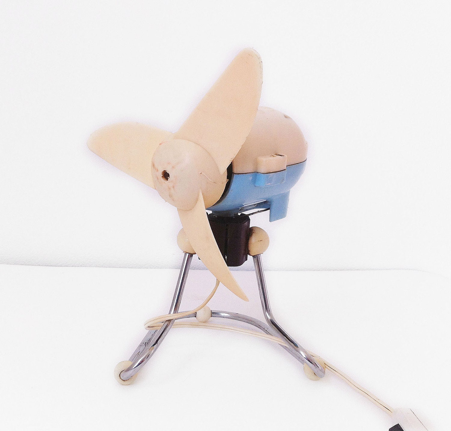 Vintage electric fan white and blue