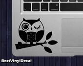 Cute owl frontal vinyl decal (for macbook or ipad)