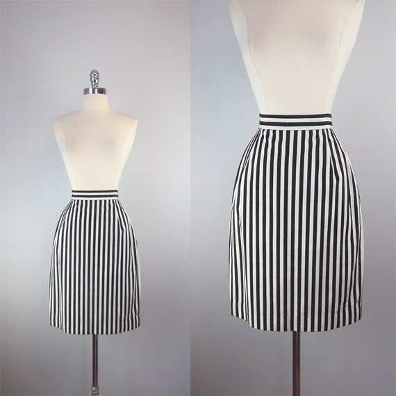 vintage pencil skirt / high waisted / striped / graphic / black and white