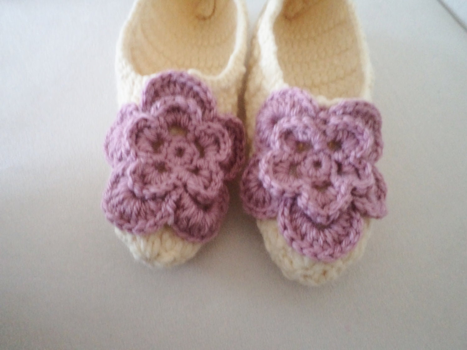 Adult Wool Ivory Crochet Slippers, Whit rose pink flower. Thick, Simply slippers, Women slippers house shoes, wedding shoes.