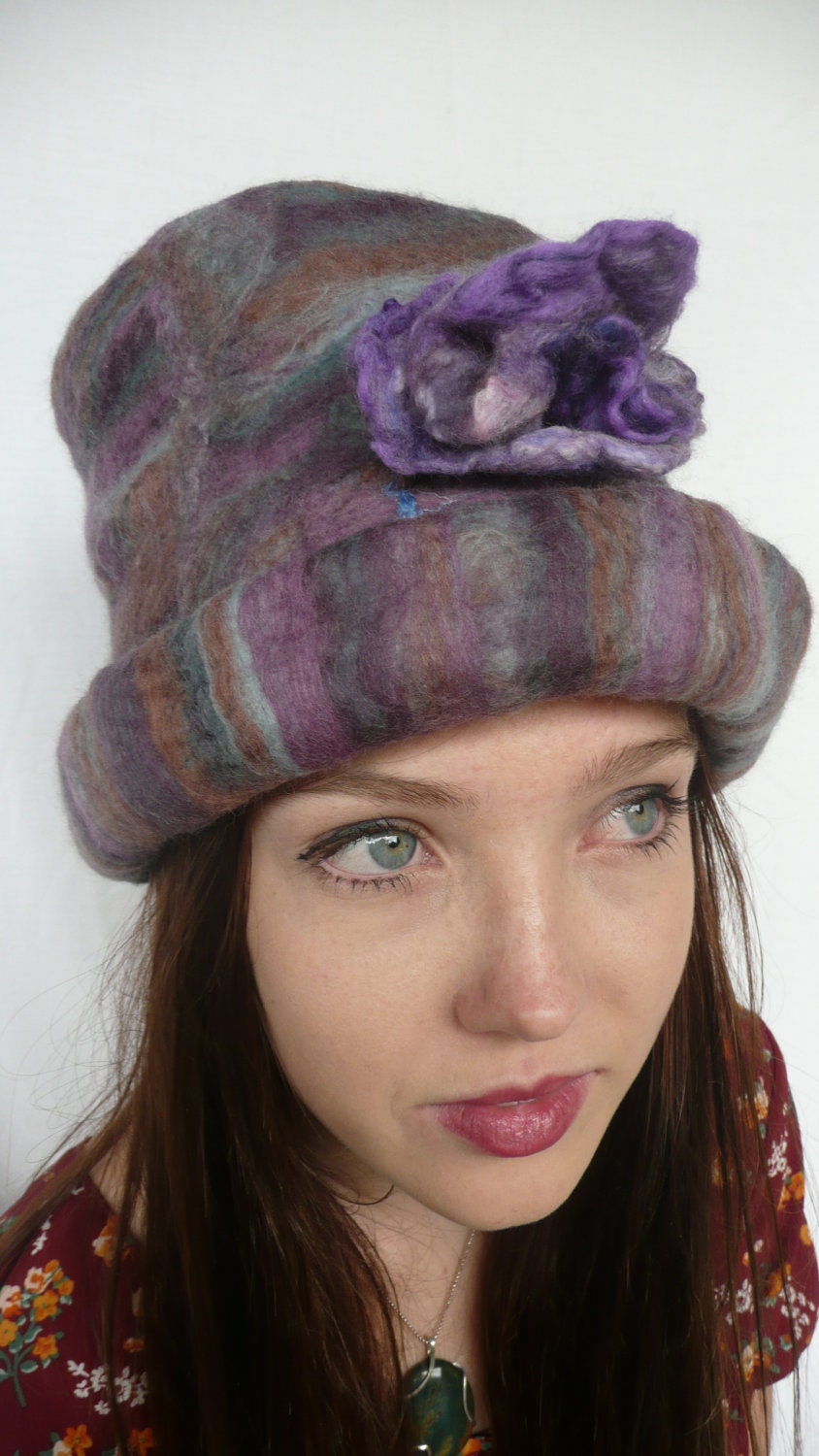 Felt handmade Hat merino wool and silk purple tones - DivineFelts