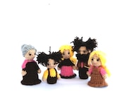 pink brown family, crochet family finger puppets, mother, father, boy, girl and grandmother, tiny amigurumi human miniatures, crochet puppet