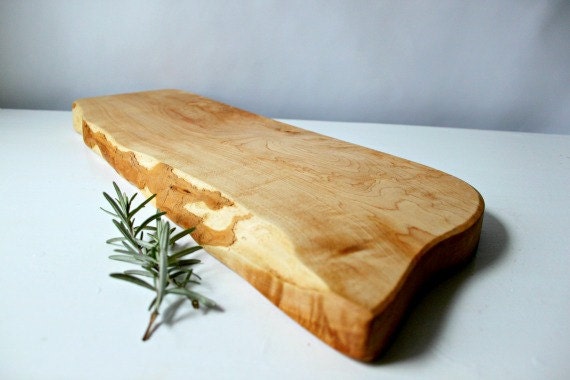Maple wood cutting /serving board, with stunning grain, sustainable gift, reclaimed wood & natural oil finish