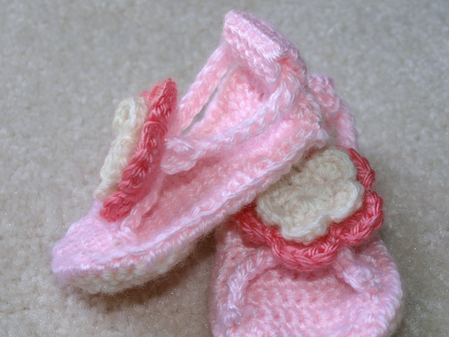 pink and white crocheted baby sandals- baby girl accessories- flower sandals