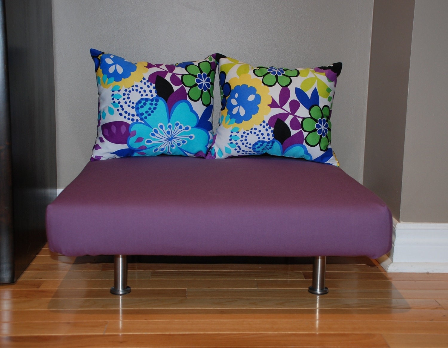24"x24" Upholstered Pet Bed / Cat Bed / Small Dog Bed /// Pet Lounger with Pillows